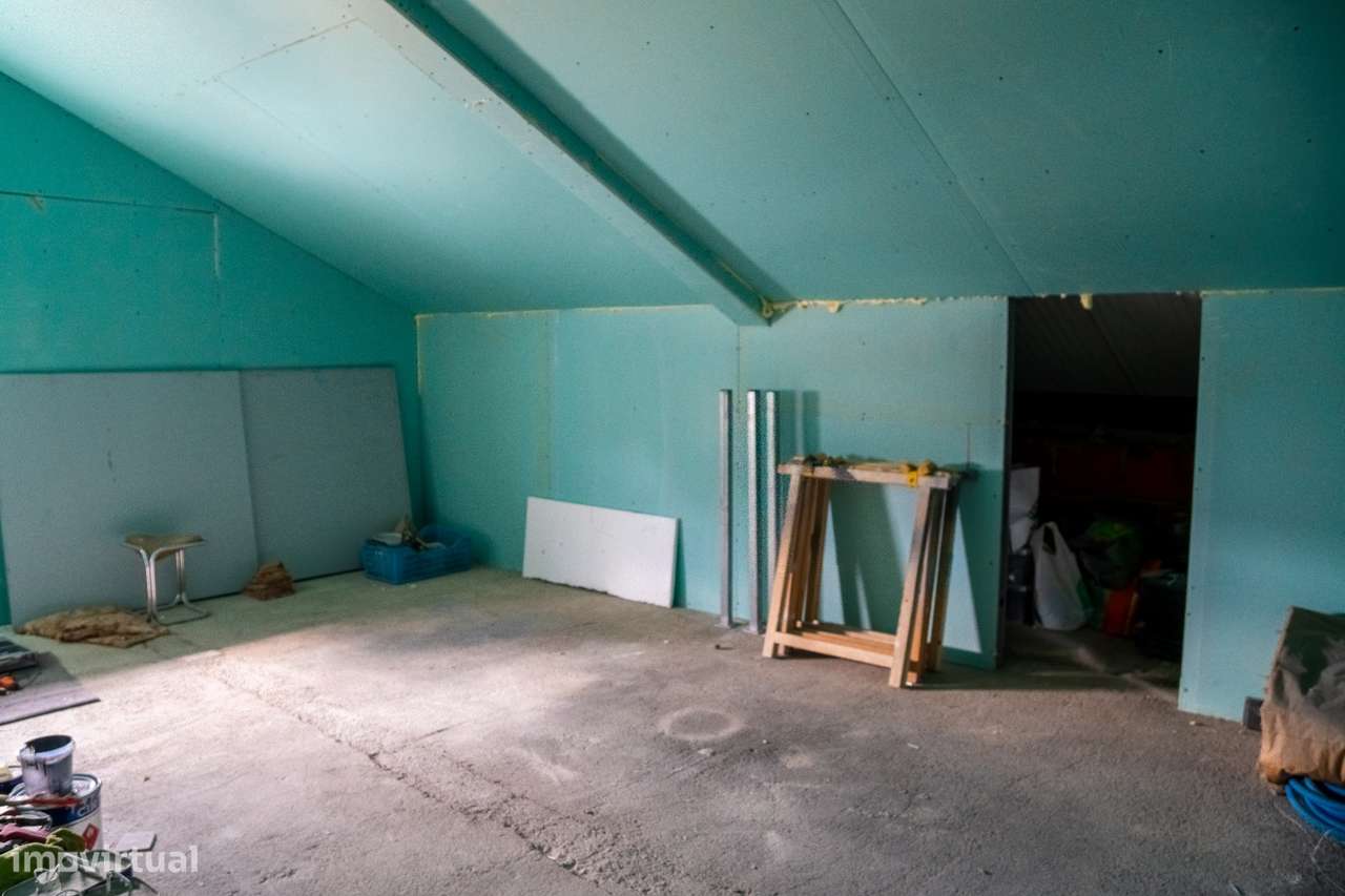 Moradia T5 na Quinta do Conde com sótão e garagem-20