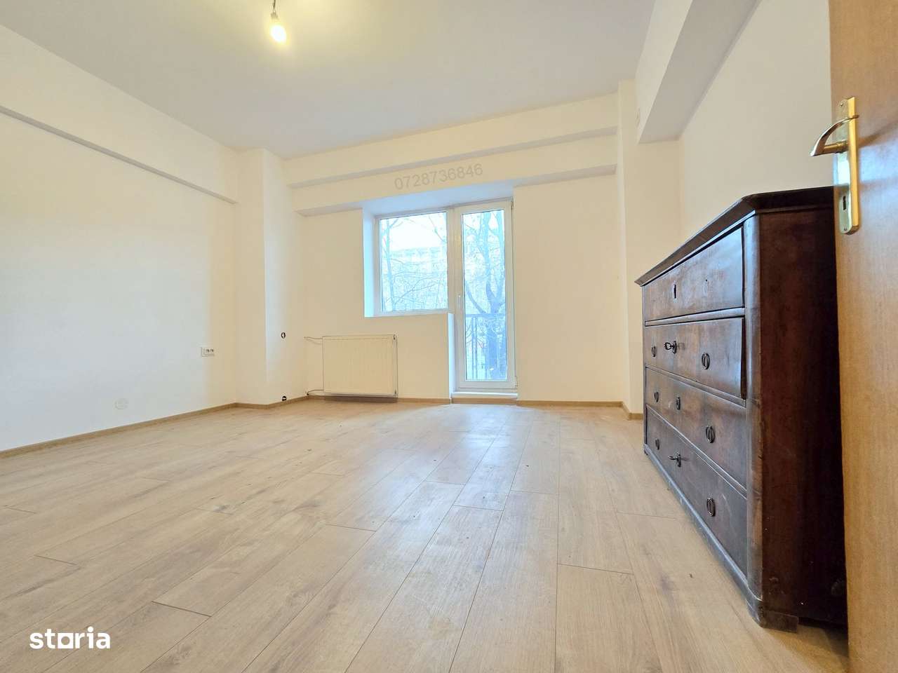 Apartament de 3 camere la etajul 1 al unui bloc de 8 etaje