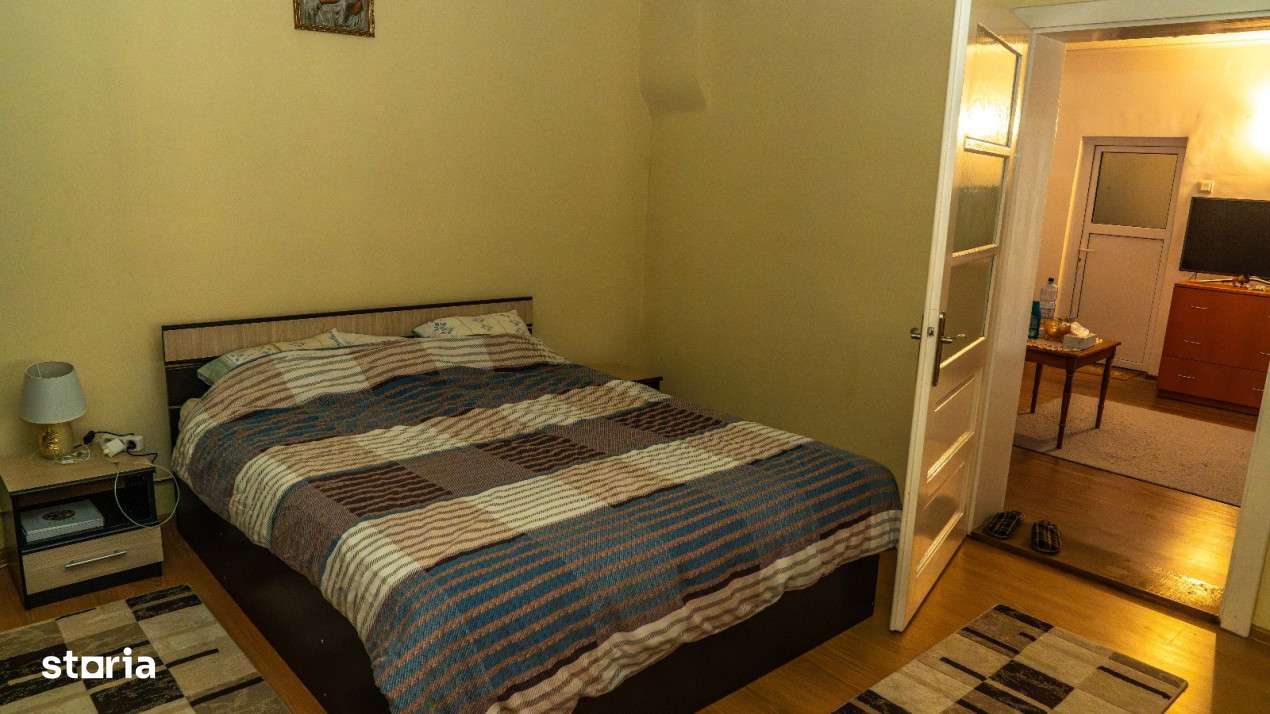 Casa cu 6 camere suprafata 220mp si teren 1700mp spre vanzare in Rosia - Imagine principală: 5/19