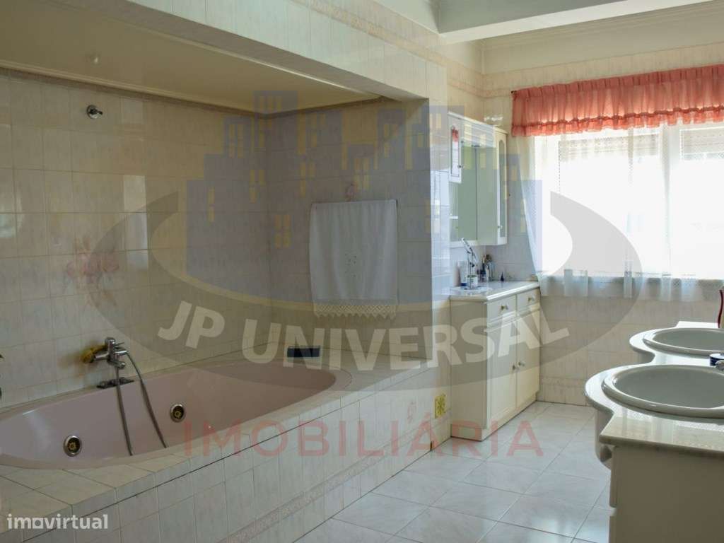 APARTAMENTO T5 NA AVENIDA MARQUÊS DE POMBAL DE LEIRIA COM VISTA PAR...-15