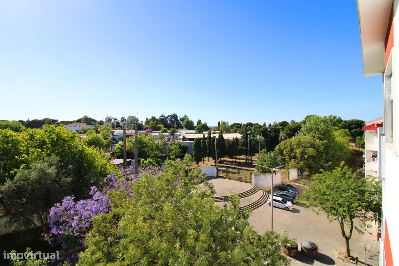 Apartamento T2 Amora - Seixal-22
