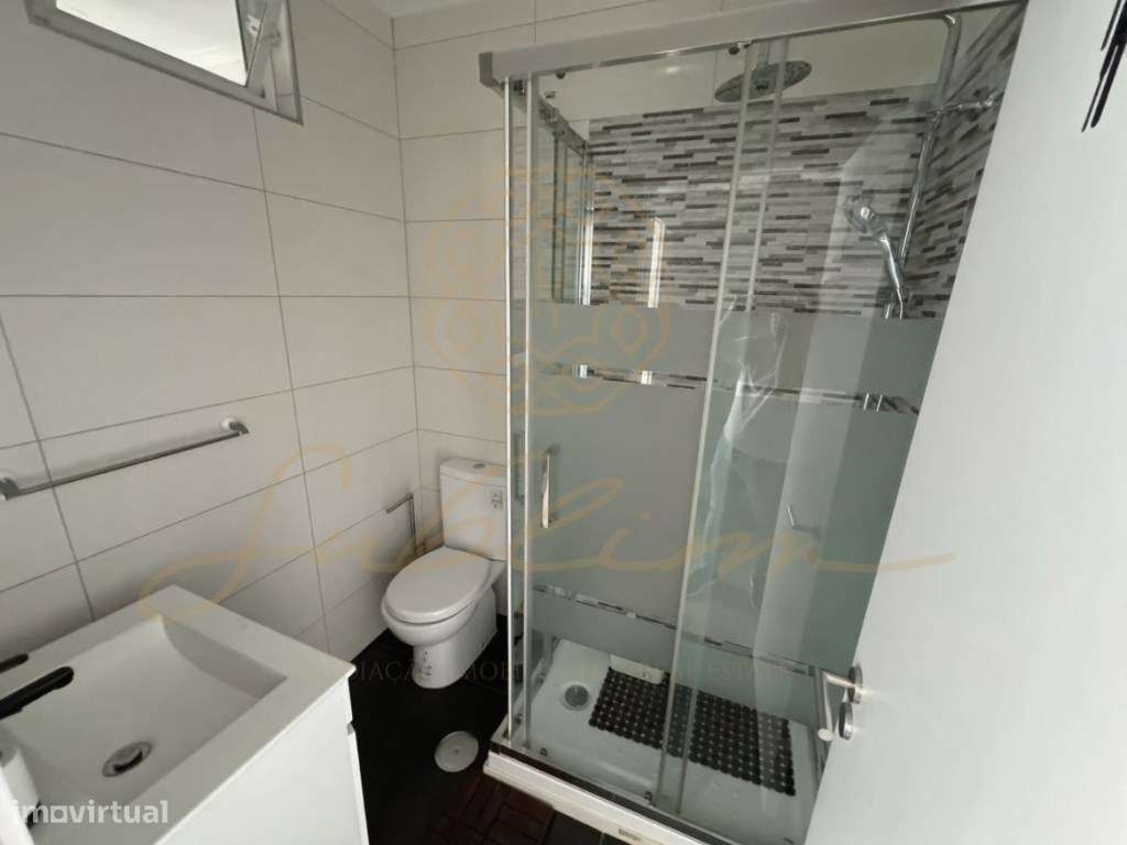 Apartamento T3 Renovado no Centro da Vila-8