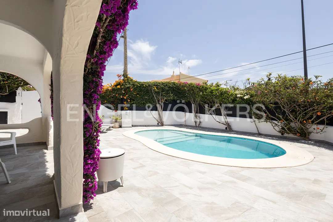 Espaçosa moradia em Porches a 300 metros da praia - Grande imagem: 2/53