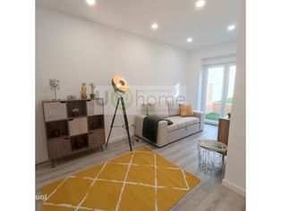 Apartamento T1 com anexo e logradouro de 48m2