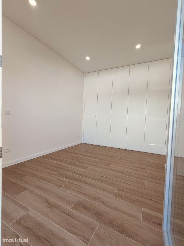 Oferta de 1% do valor de aquisição - Moradia T4 com 1 Suíte-32