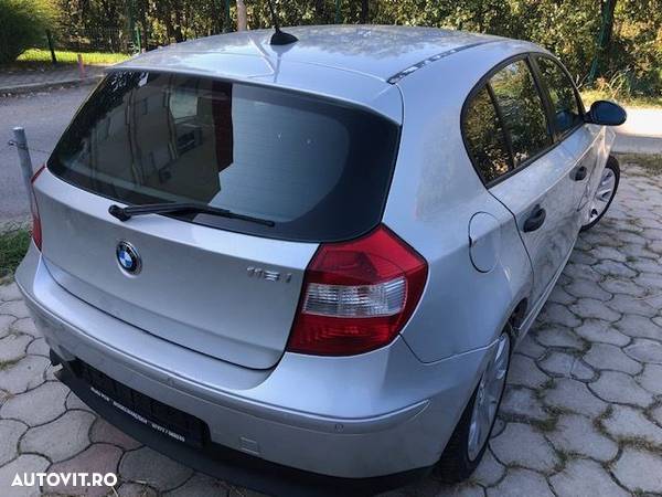 Dezmembrez BMW seria1 benzina116i - 3