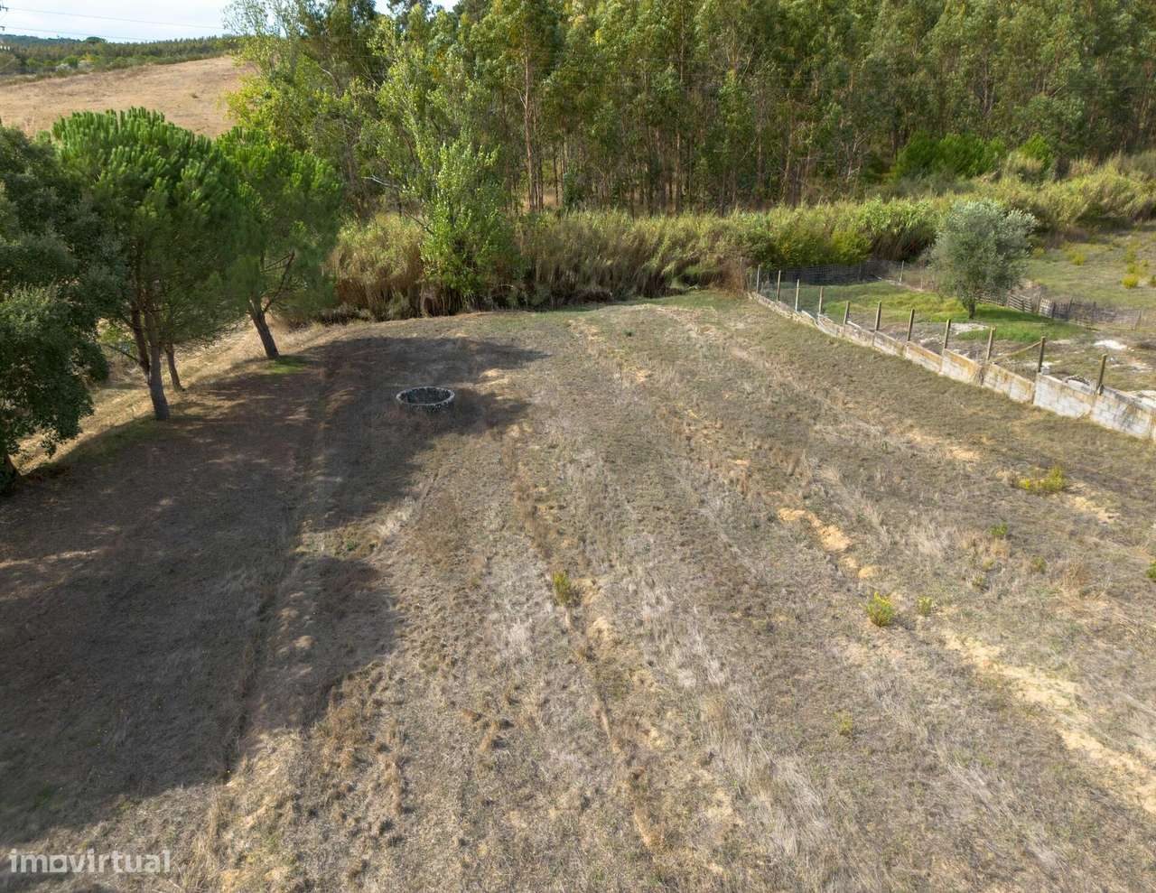 Terreno com projeto aprovado para moradia e anexos com piscina de arei-8