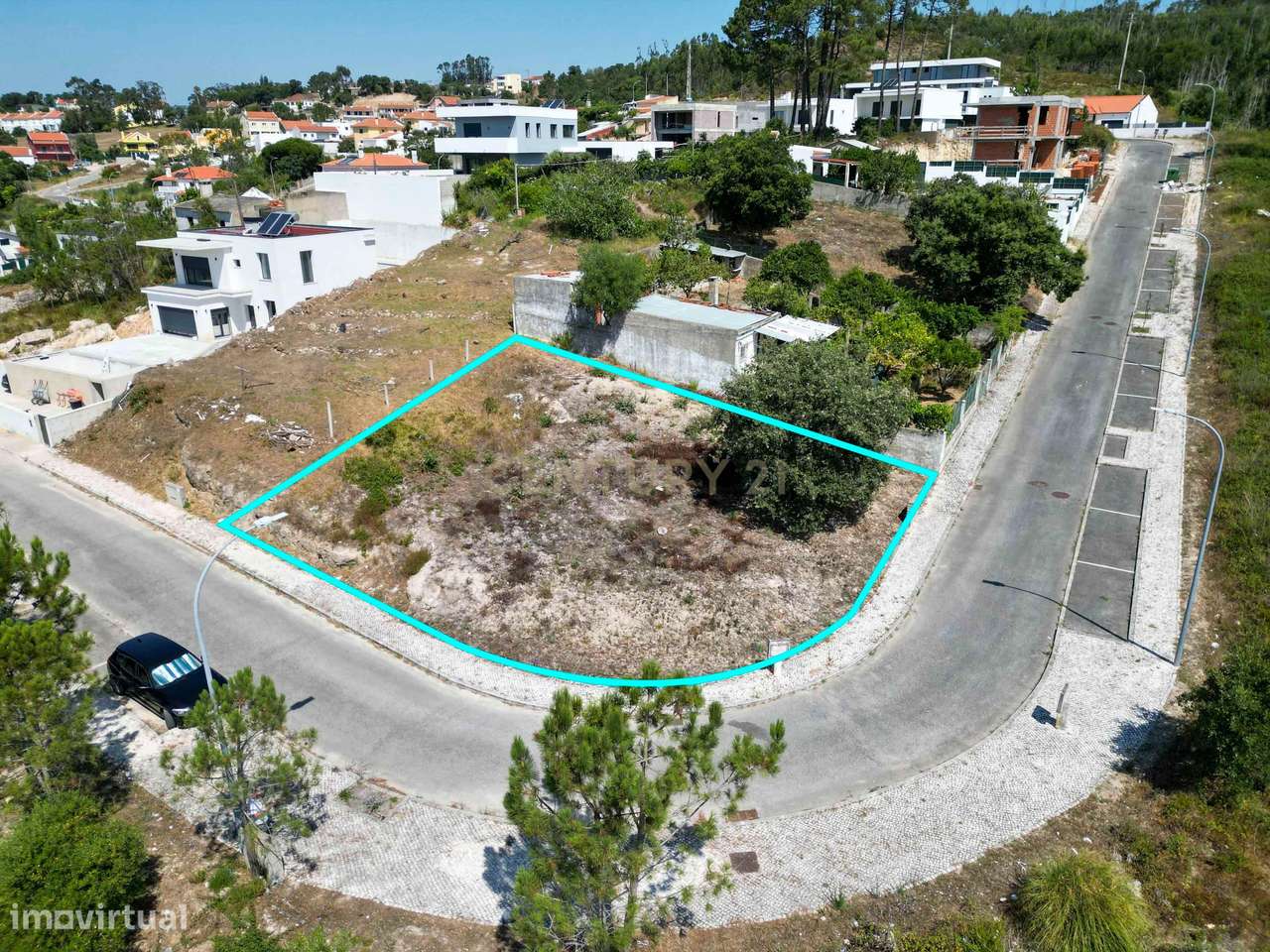 NOVIDADE  Terreno Urbano, 428m2, em gaveto, urbanização nova.-0
