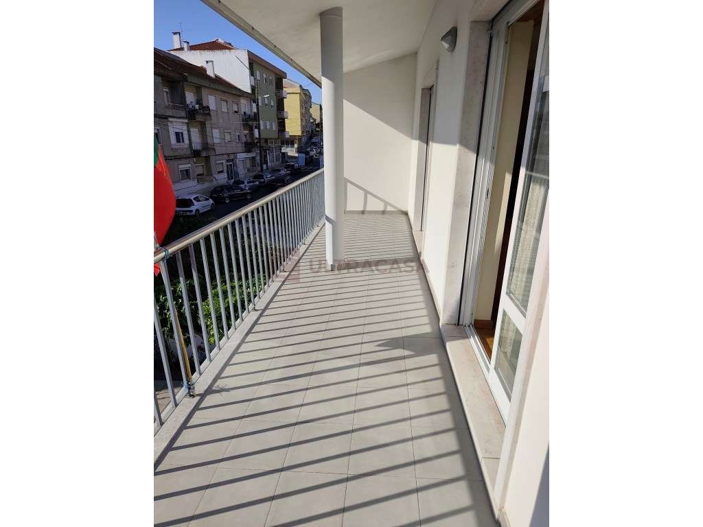 Vende-se Moradia V4 renovada com terraço, churrasqueira e horta a 5...-18