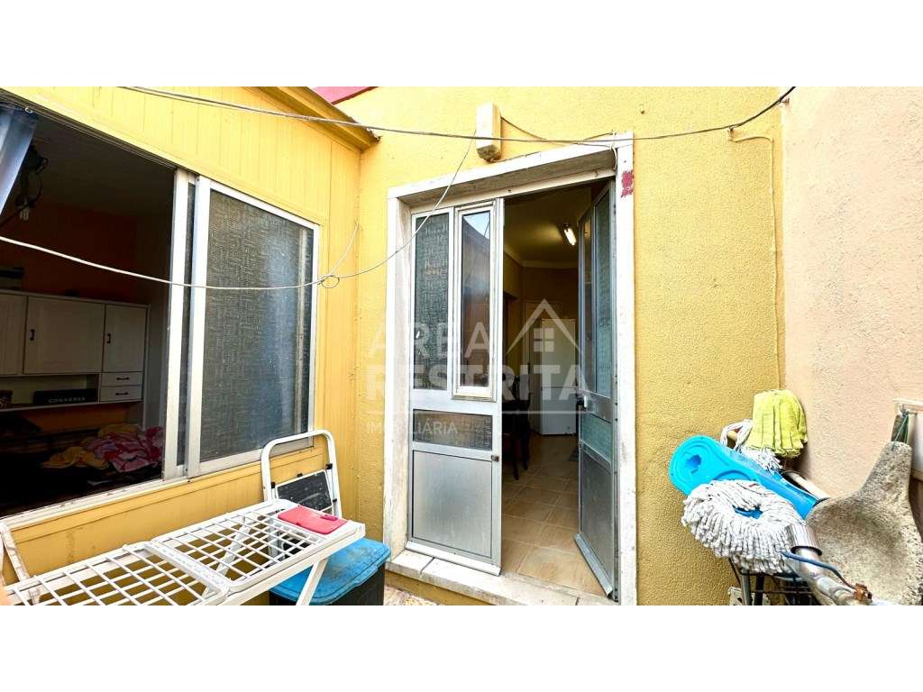 Apartamento T1 com Logradouro e Arrecadação/Garagem no Afonsoeiro -...-19