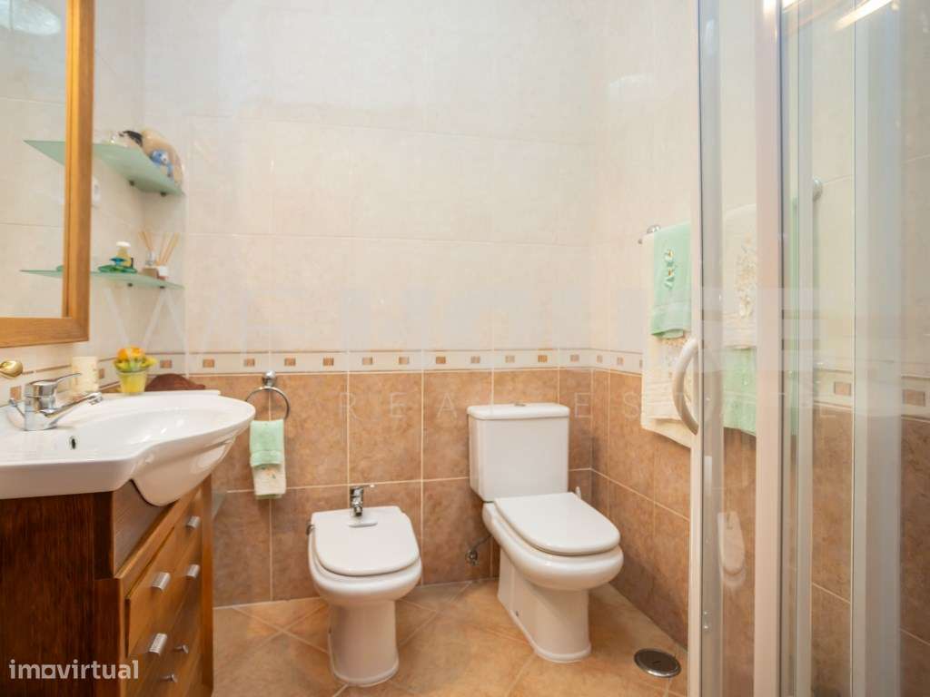 Moradia T4 com 280 m2, inserida em terreno com 2500 m2 em Palmela-23