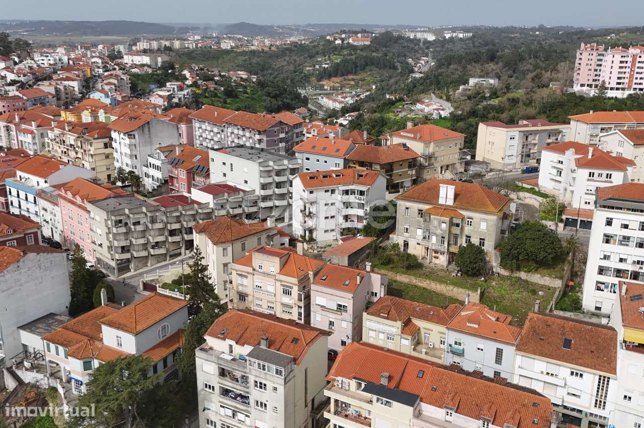 Prédio composto por dois apartamentos | Guerra Junqueiro | Coimbra-57