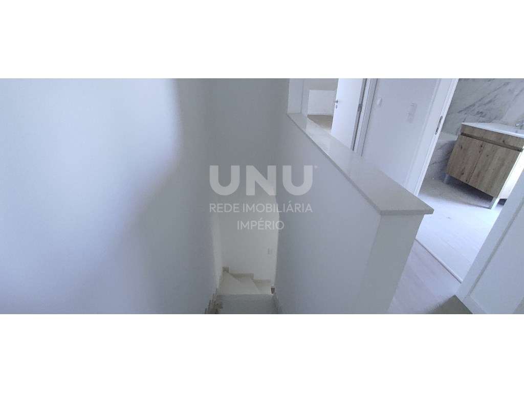MORADIA PREMIUM TRIPLEX 5 ASSOALHADAS em Fernão Ferro 3 WC-10