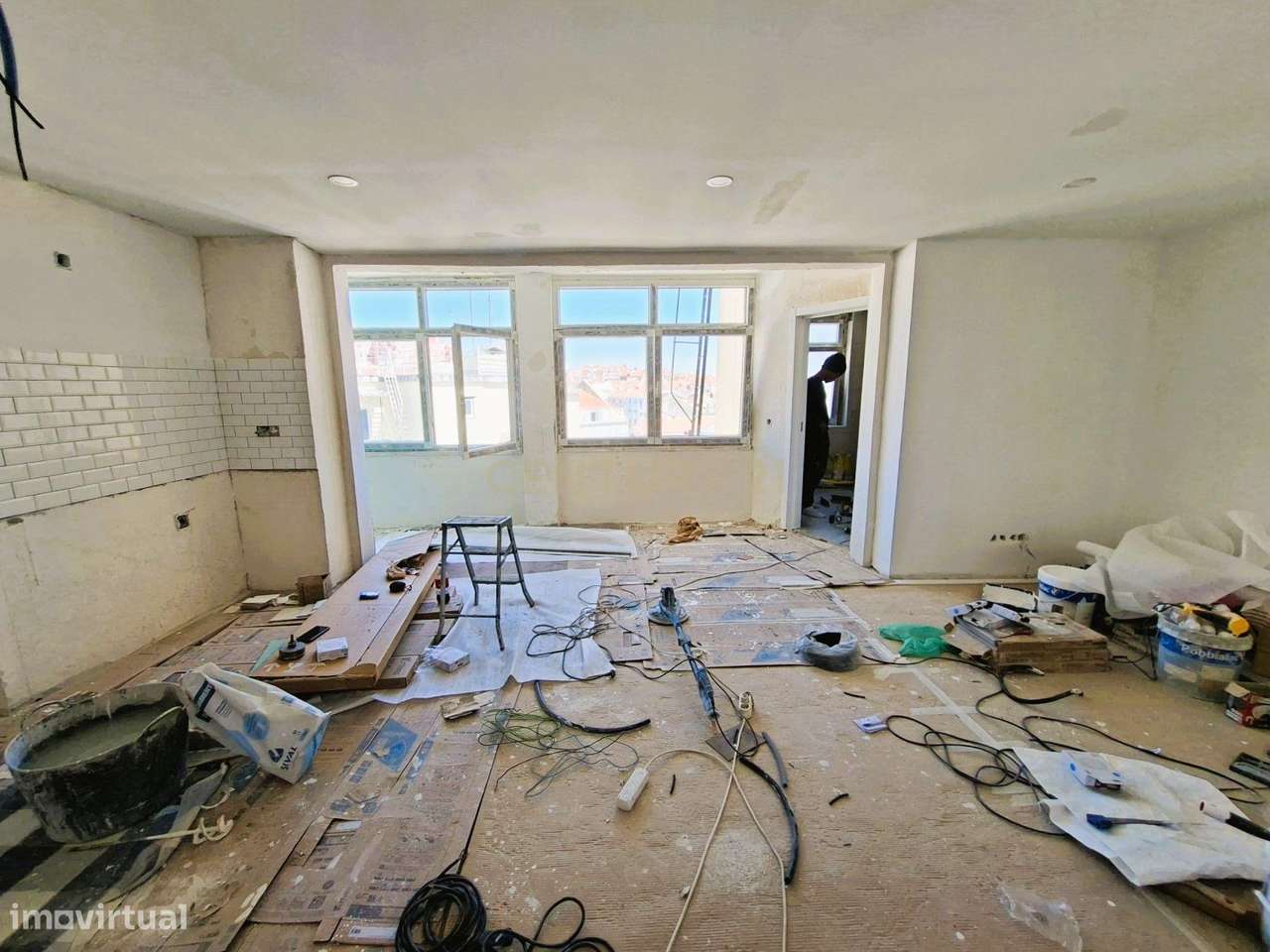 Apartamento Renovado em open-space na Penha de França, Lisboa-6