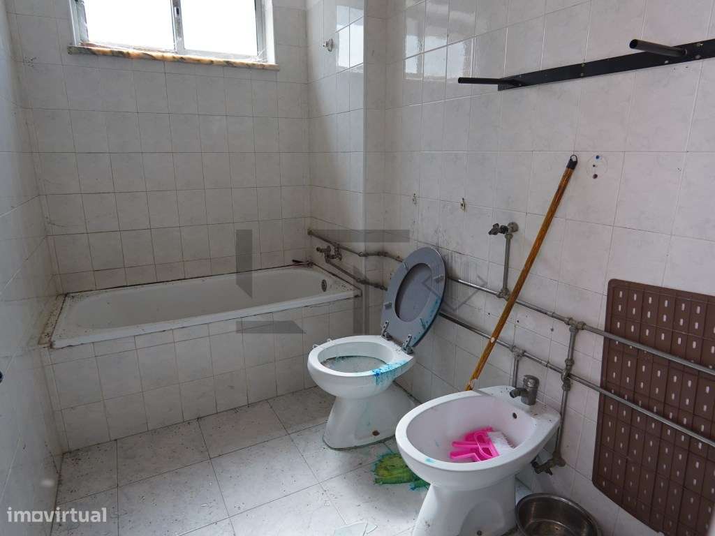 Prédio com 6 Apartamentos para Reabilitação em Marvila, Lisboa-26