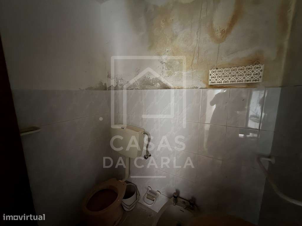 Moradia T1+1 com quintal para remodelação em Vila Ruiva-14