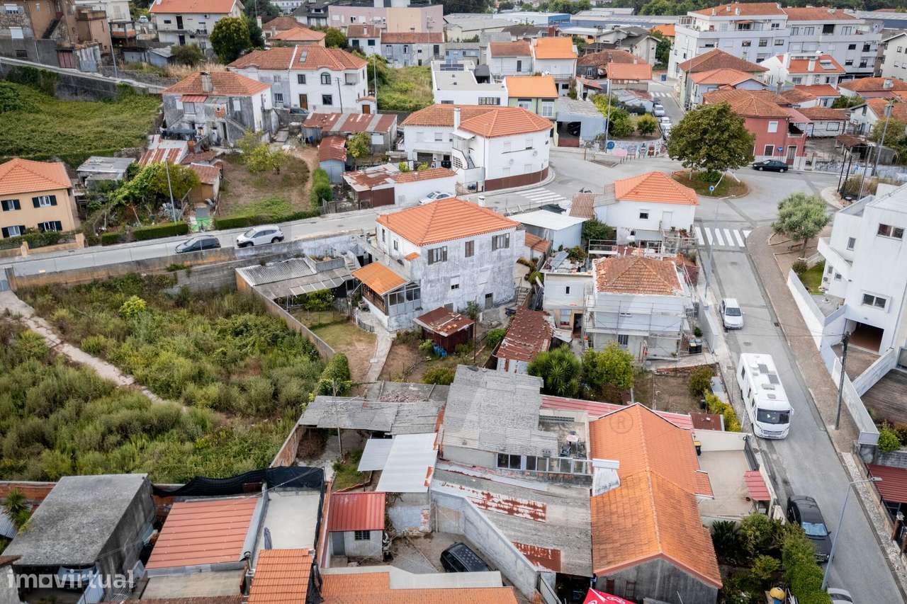 Moradia Isolada com Grande Potencial em Fundo de Vila, S. João da Made - Grande imagem: 5/9