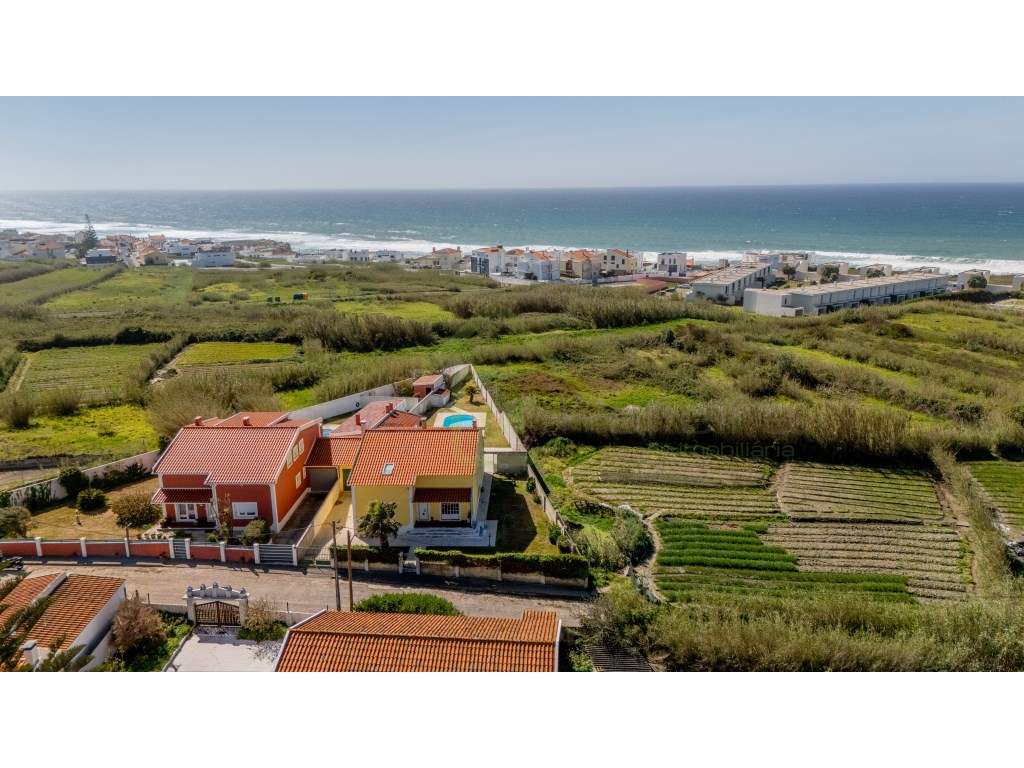Moradia T2+2 com piscina e Vista Mar em Localização única-37