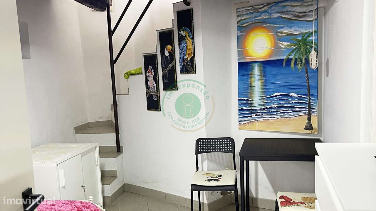 Casa com Terraço e Espaço Versátil-12