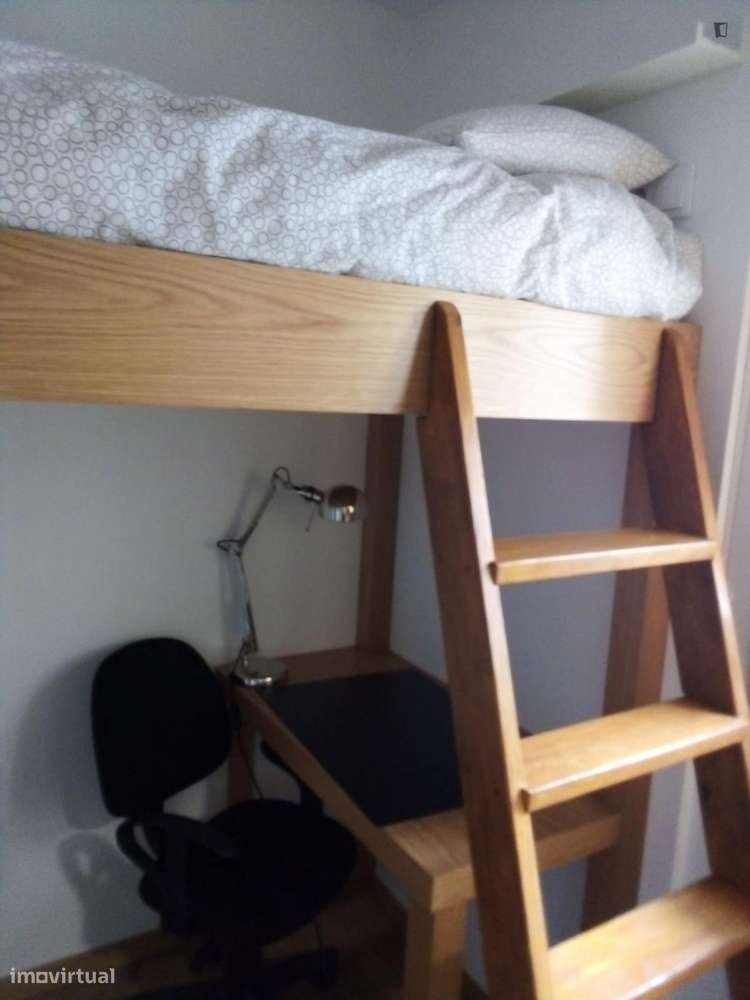 Quarto - localizado em Baixa Coimbra - Grande imagem: 2/10