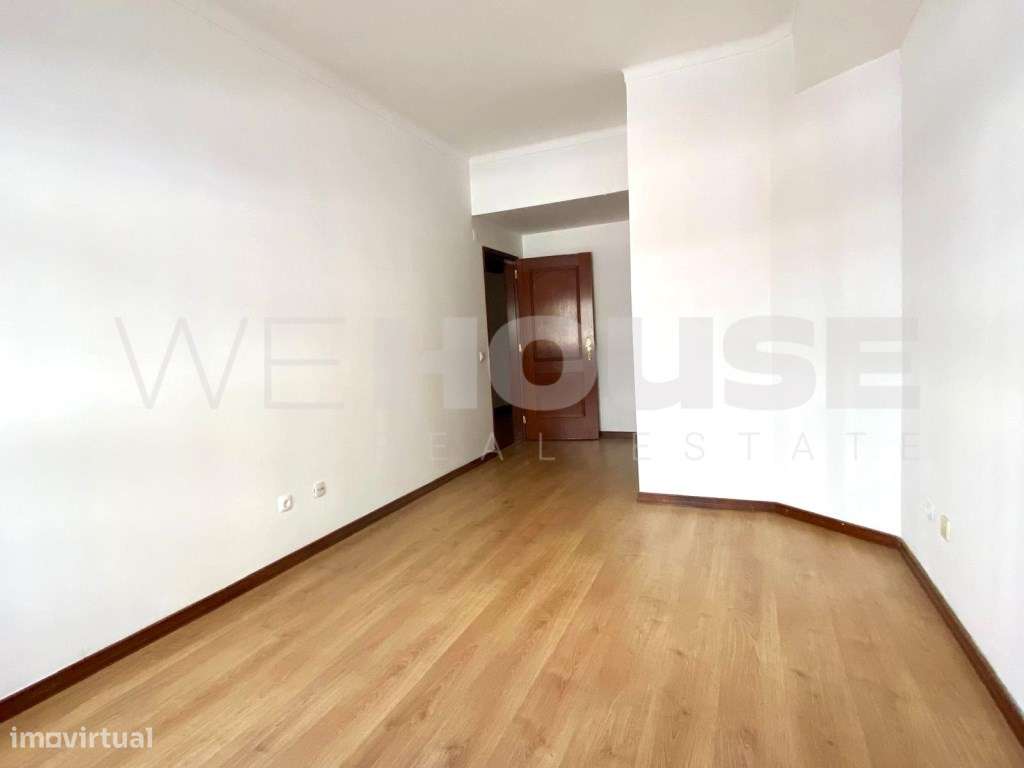 Apartamento T2 rés do chão alto, com 96m2-12