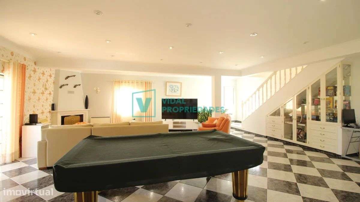 Moradia T7 com piscina e garagem em Loulé-41