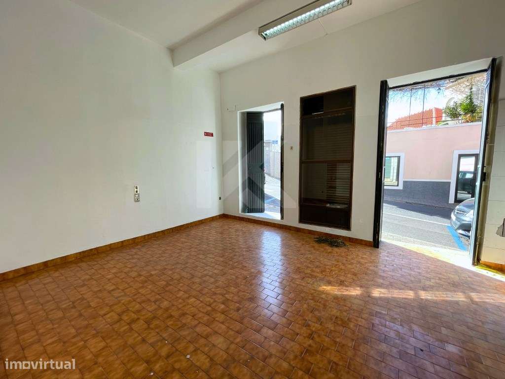 Loja para comércio e serviços no Centro de Câmara de Lobos - Grande imagem: 2/18