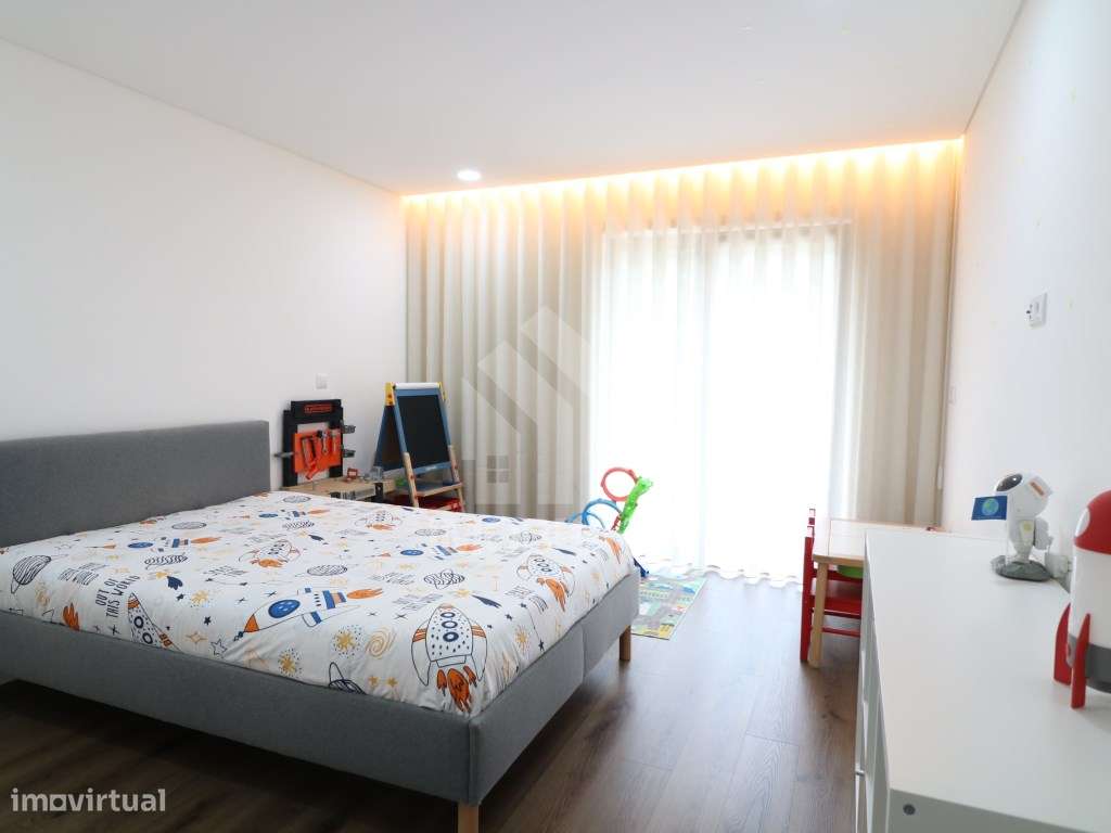 Venda Moradia Geminada T3, em Esporões, Braga-5