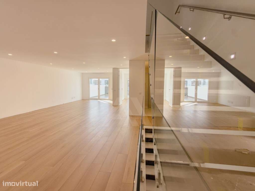 Moradia T4 em Condomínio Exclusivo em São Pedro do Estoril - Grande imagem: 5/41