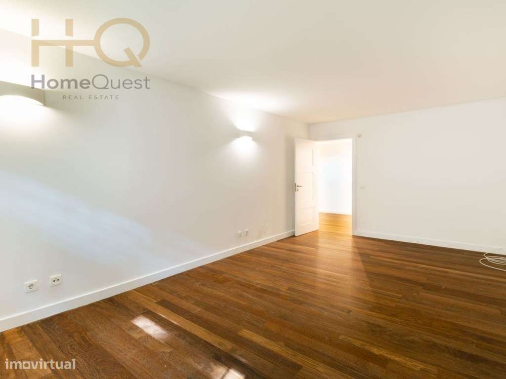 Moradia T4+2 Bairro da Martinha-23