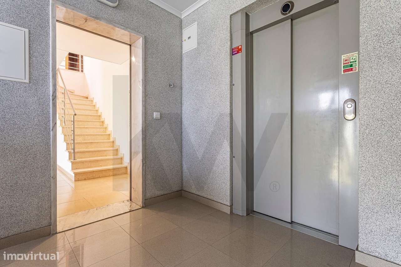 Apartamento T3 Duplex com aproveitamento superior | 5 Quartos | Garage-36