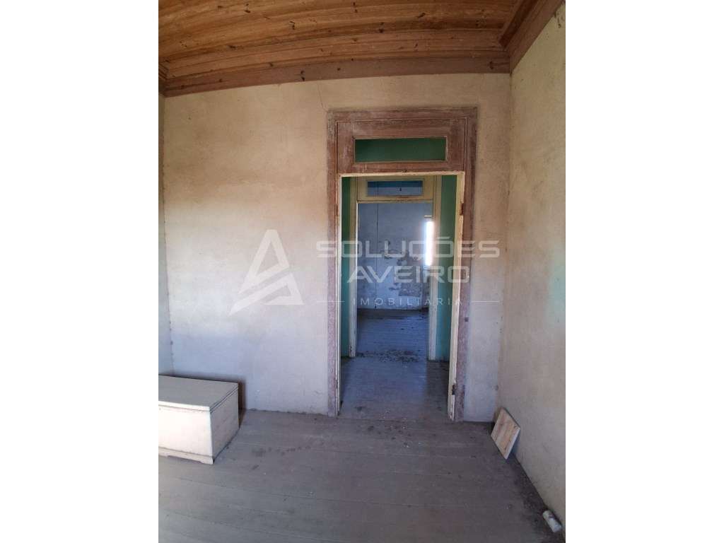 MORADIA T4 PARA REMODELAR EM OLIVEIRINHA A POUCOS MINUTOS DE AVEIRO-4