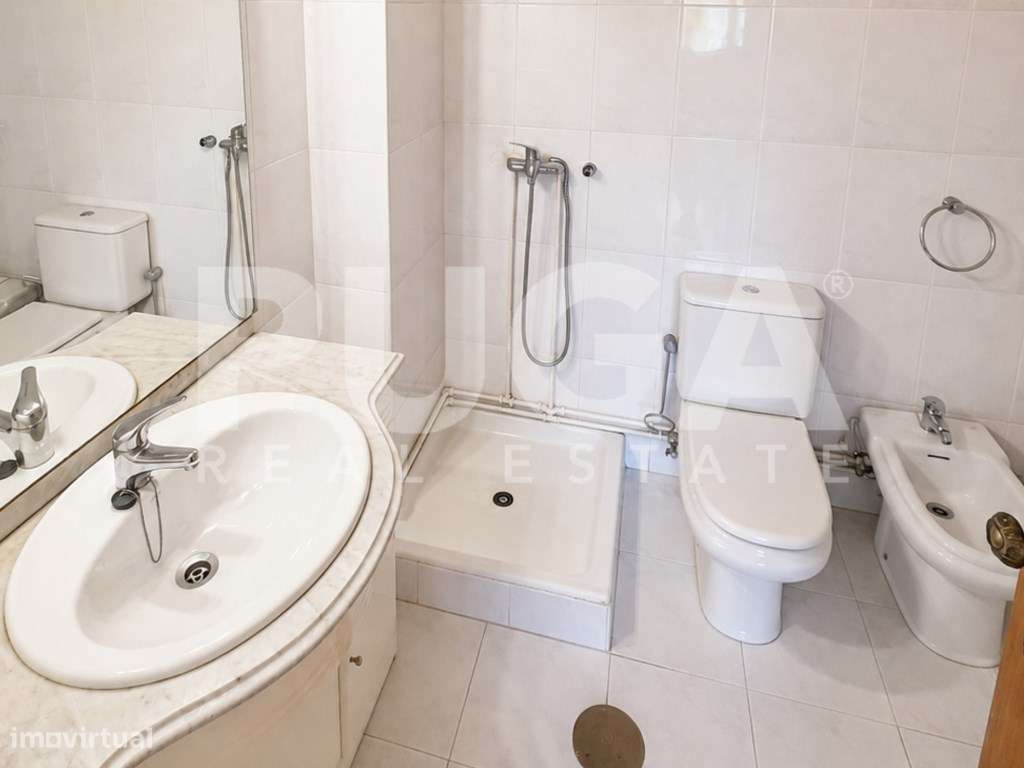 Apartamento T3 no Centro de Espinho | Vista Mar e Garagem Box-8