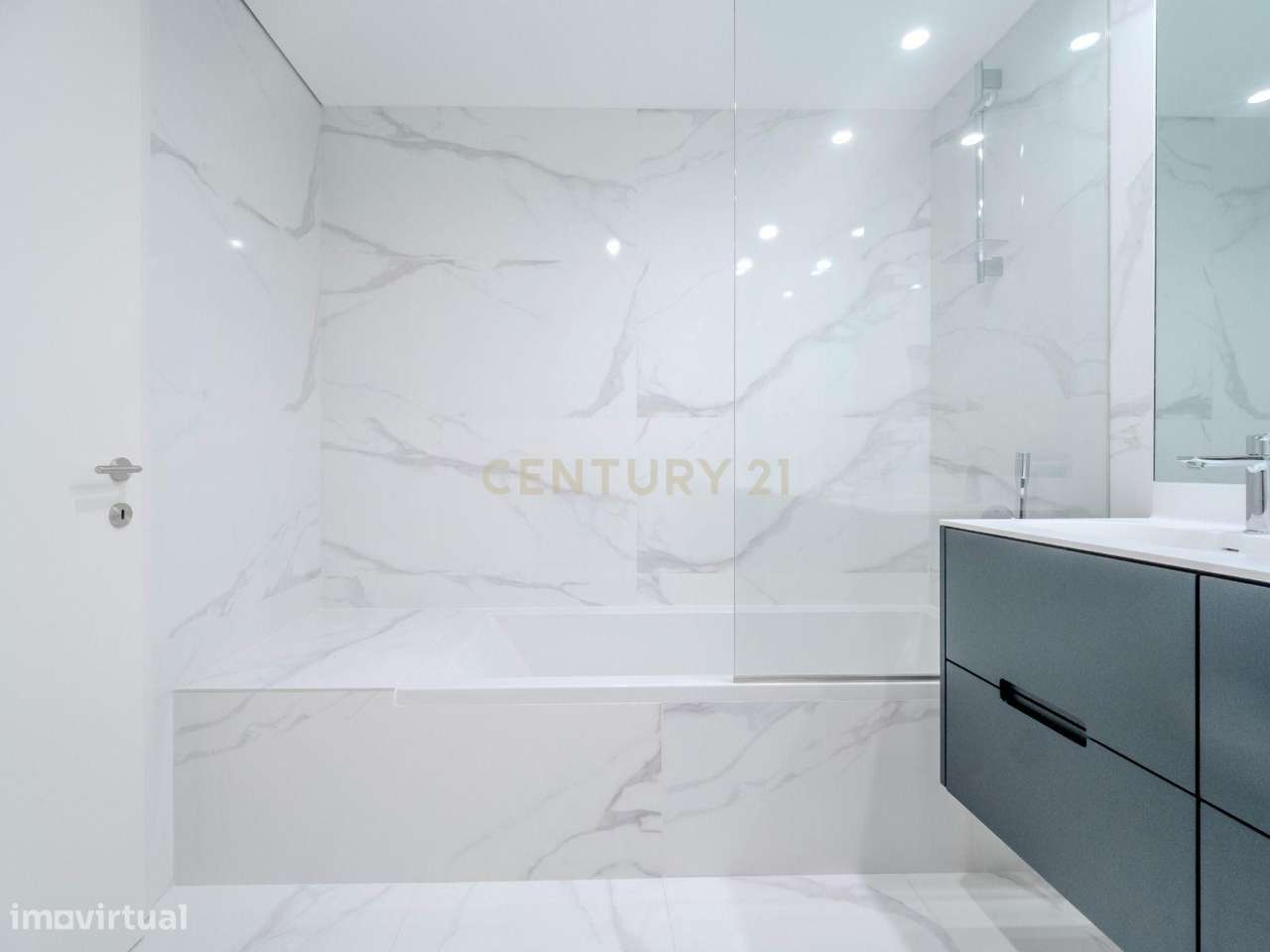 Apartamento T3 de Luxo em Condomínio Privado com Piscina, Padel e Giná-21