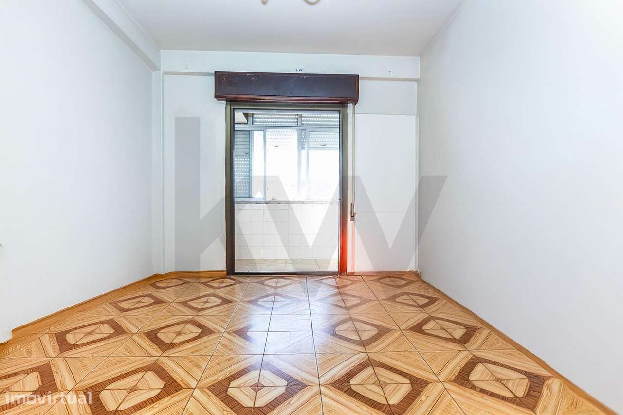 T2 em Odivelas para Remodelar | Excelente Oportunidade de Investimento - Grande imagem: 2/16