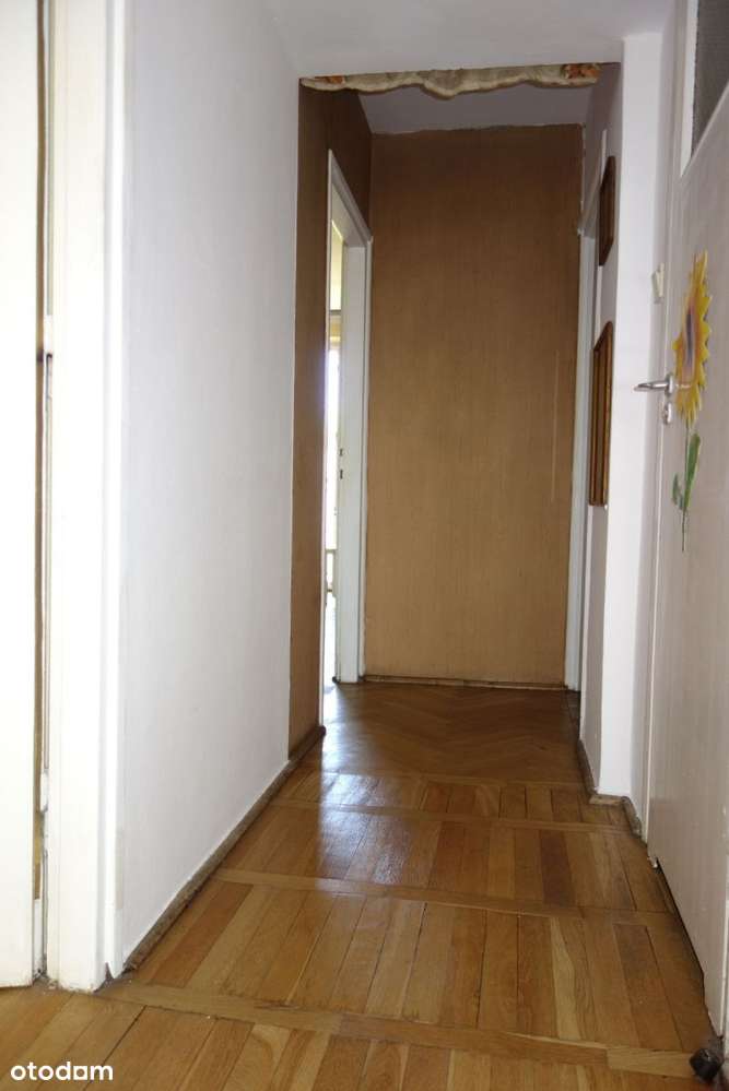 Trzy Pokoje w Niskim Bloku z Cegły-12