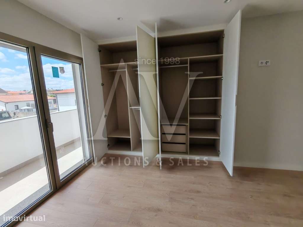 MORADIA V3+1 || Batalha || 294,50 m2 de construção-20