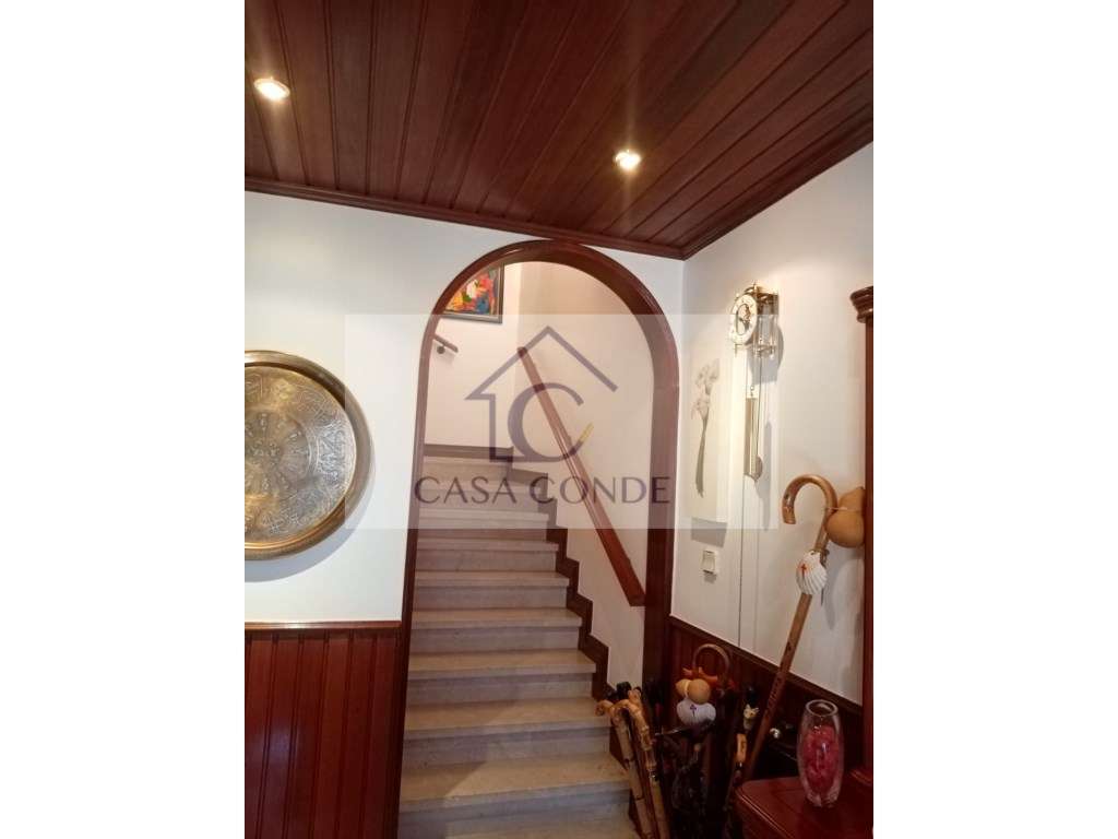 Moradia Banda T4 com Sótão Aproveitado | Belas - Sintra-12