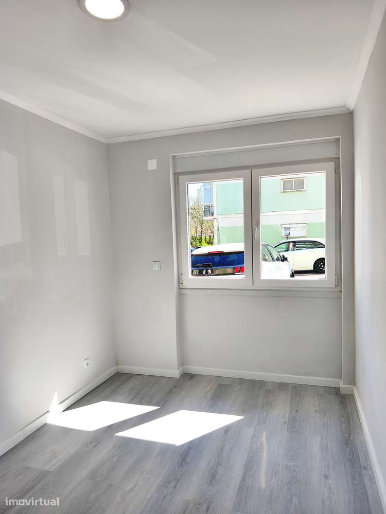 T2 Em Benfica, Totalmente Remodelado, Como Novo, Cozinha Equipada-7