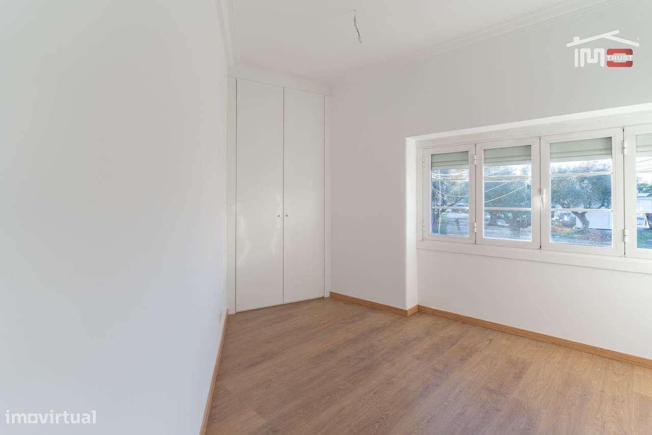 OPORTUNIDADE INVESTIMENTO - APARTAMENTO T4 CONVERTIDO EM T5 COM TER...-12