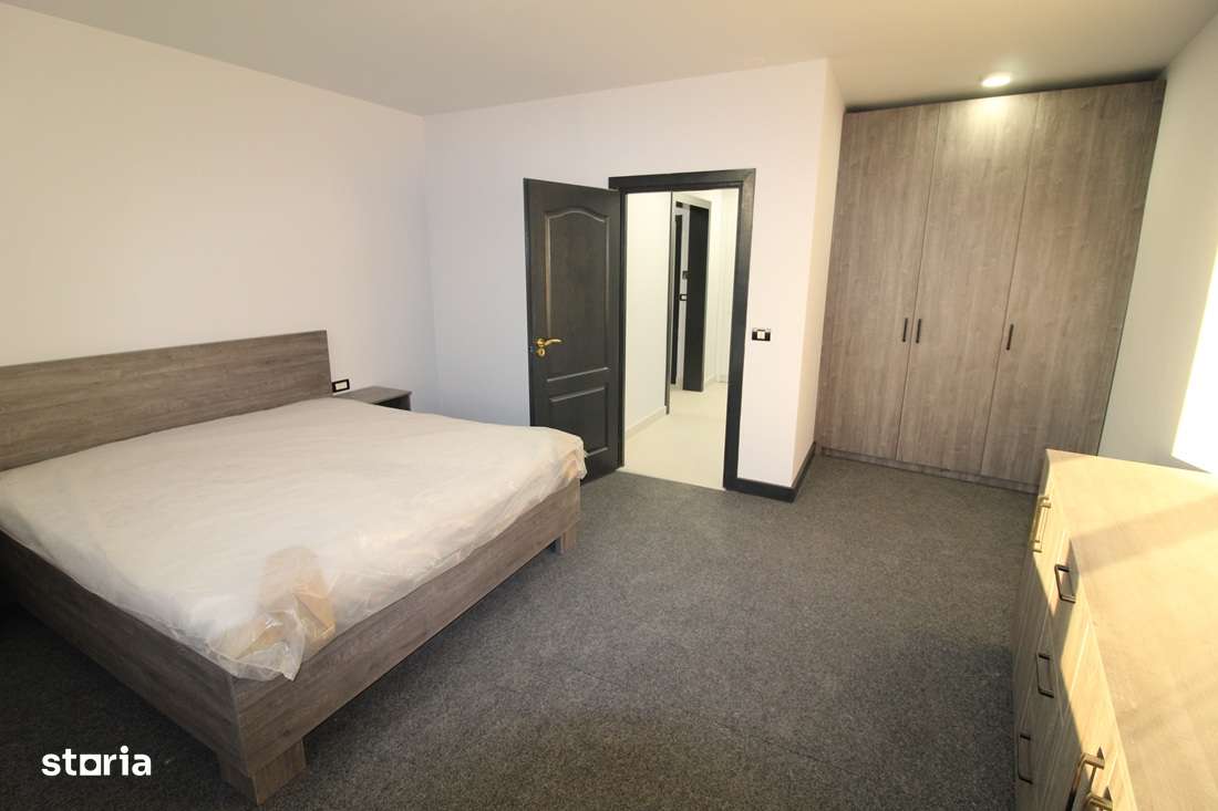 Vând imobil cu spații comerciale/apartamente D+P+3E în Hunedoara...-19