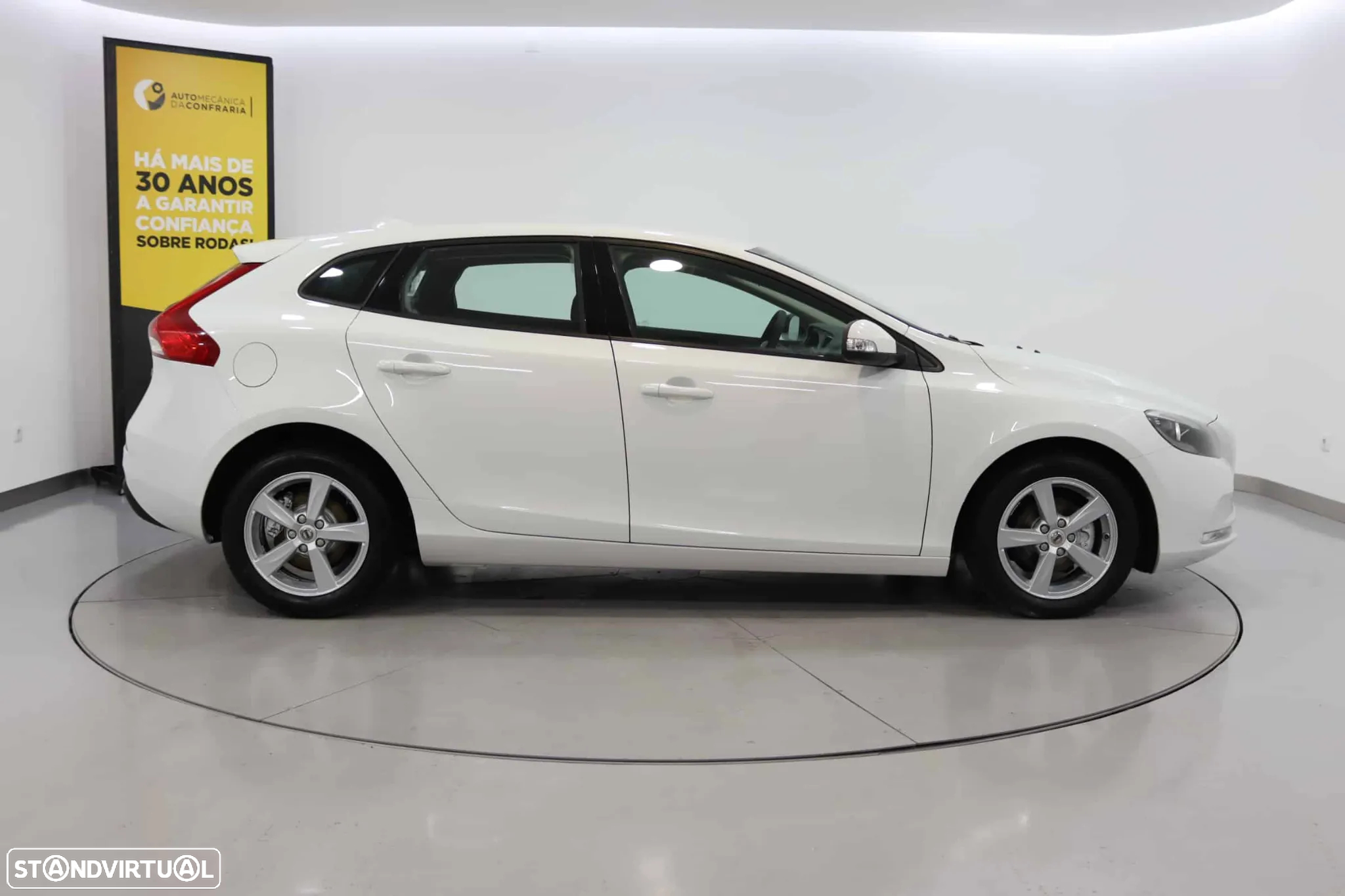 Volvo V40 2.0 D2 Kinetic - 8