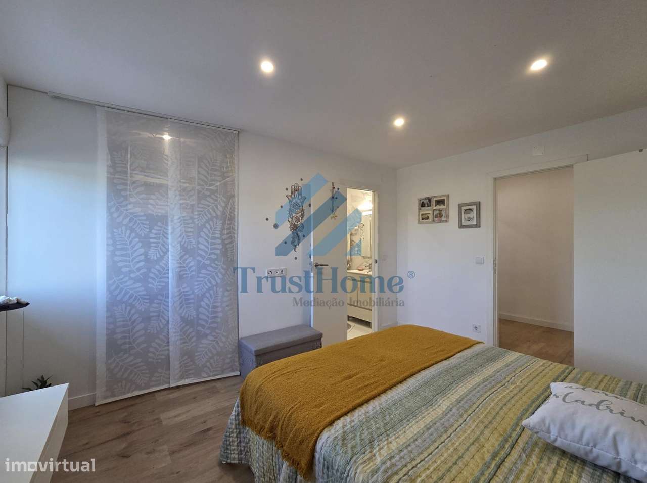 T1+1 totalmente remodelado e arrecadação com 23,5m2 e vista...-14