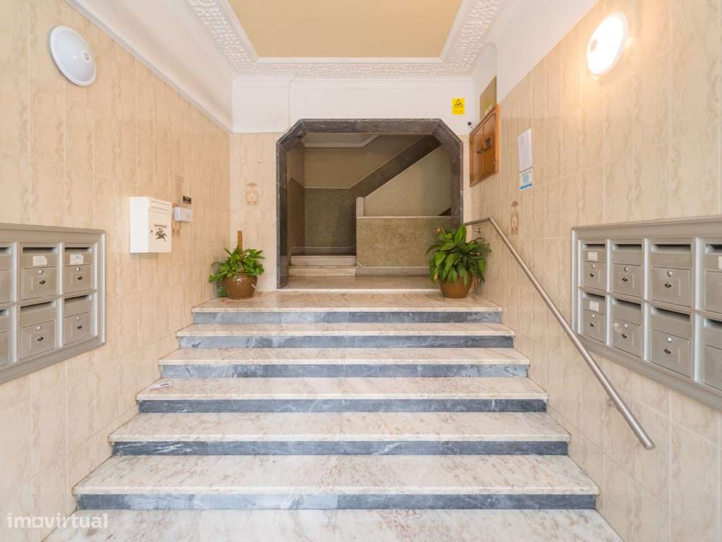 T3 COM GARAGEM PARA 2 CARROS, MASSAMÁ-42