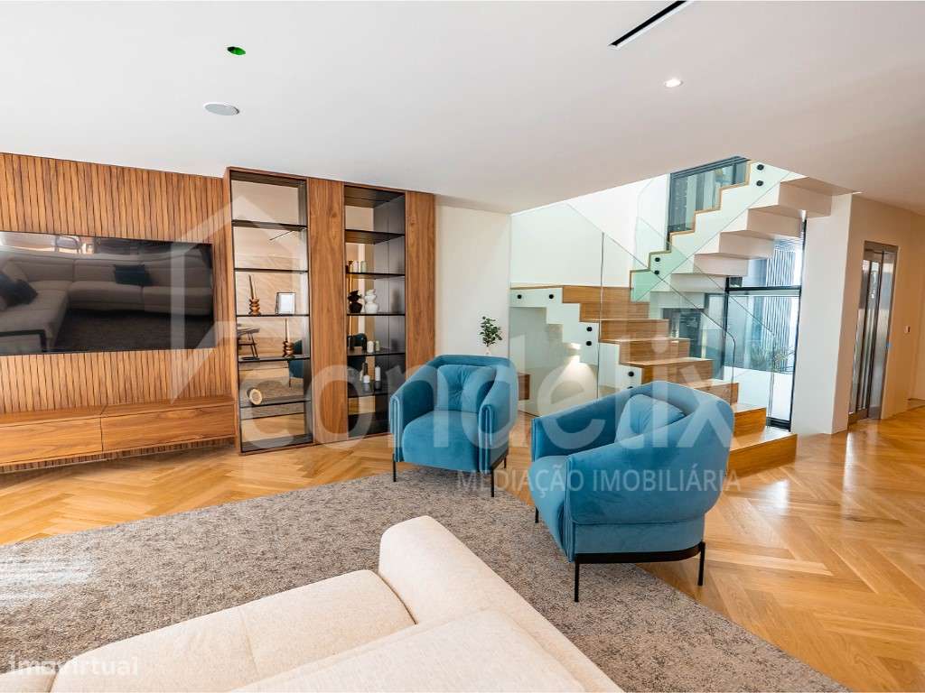Moradia T5+1 nova com piscina em condomínio fechado de luxo no Estoril-7
