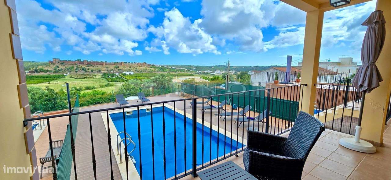 Moradia em Banda Duplex T2+2 com Piscina Privada e Garagem Dupla | Si-9