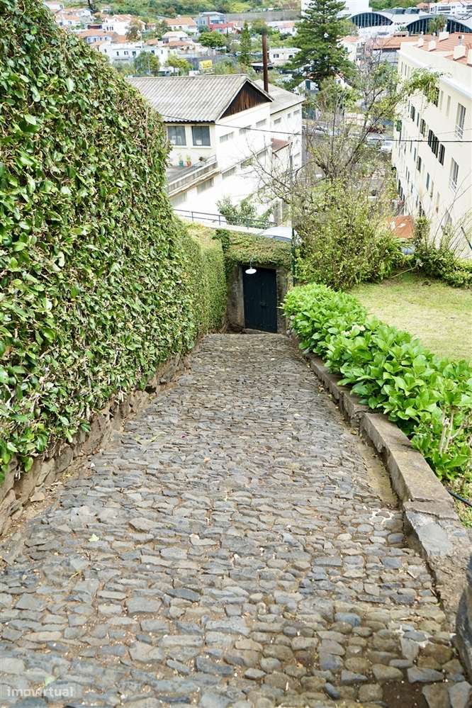 Fantástica moradia num lote de 1360m2-35