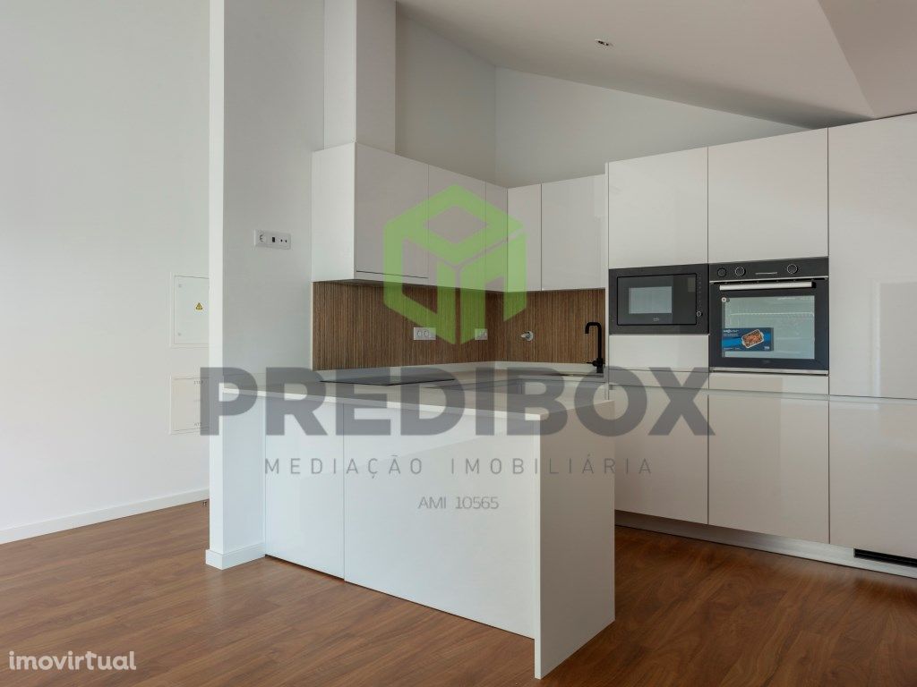 Apartamento T3 duplex com varanda e lugar de garagem em A...