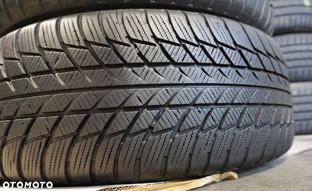 Bridgestone Blizzak LM001 225/50R18 95H FRT * Z431 - 6