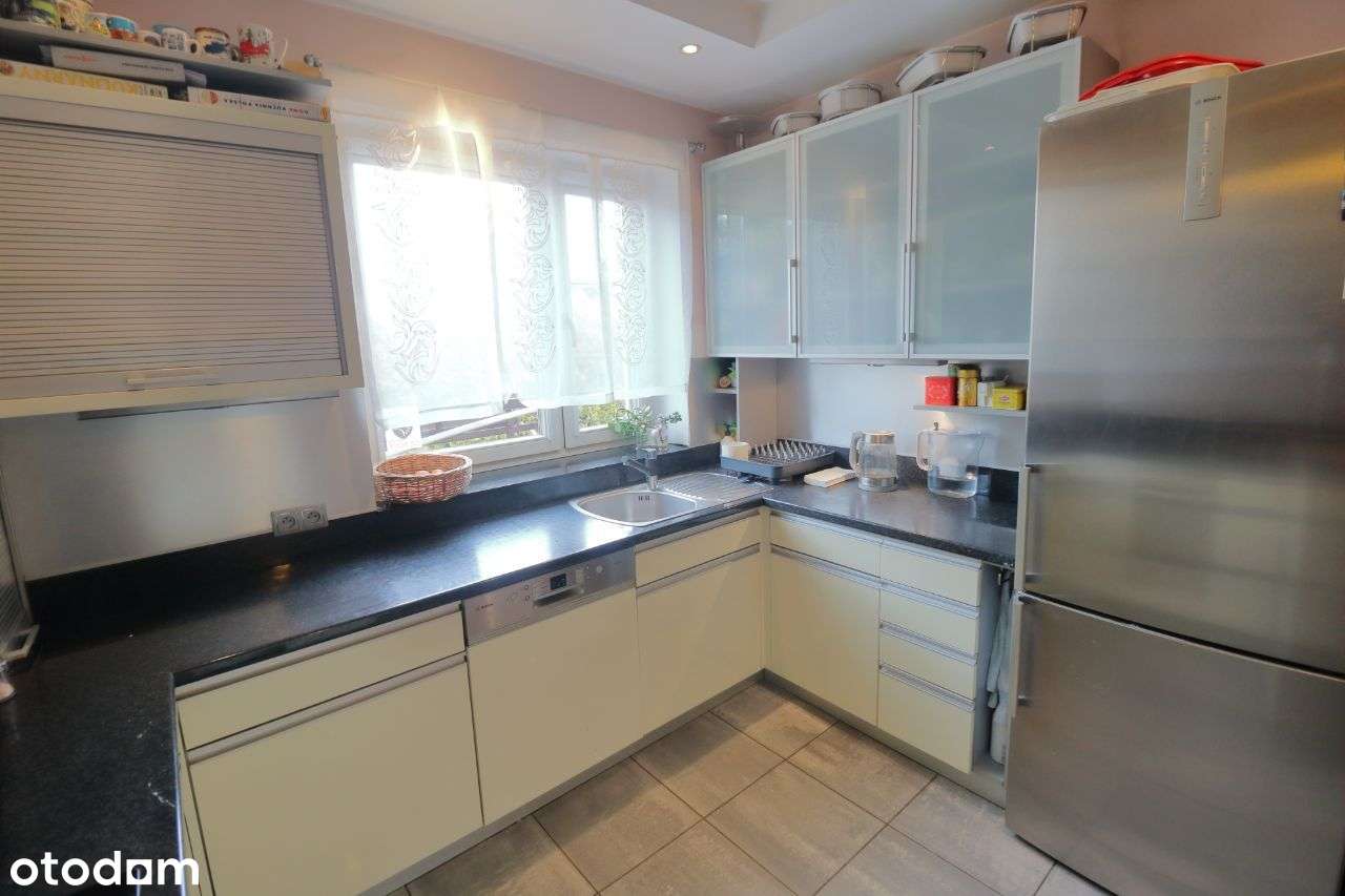 Twój dom rodzinny w spokojnej dzielnicy-8